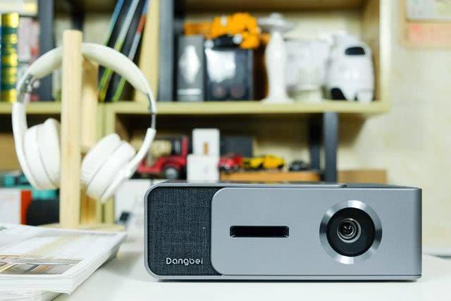 智能投影儀產(chǎn)品設計,如何在市場海洋中占據(jù)一席之地。